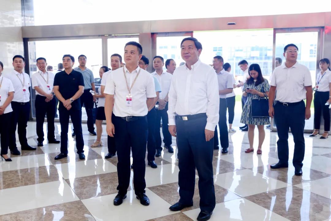 司法部副部長(zhǎng)熊選國(guó)率國(guó)務(wù)院農(nóng)民工工作督察組蒞臨聰廚食品督查指導(dǎo)工作