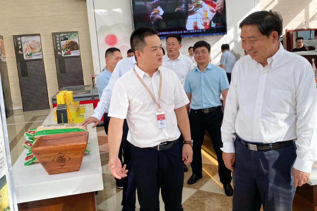 司法部副部長(zhǎng)熊選國(guó)率國(guó)務(wù)院農(nóng)民工工作督察組蒞臨聰廚食品督查指導(dǎo)工作